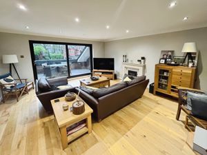 Lounge- click for photo gallery